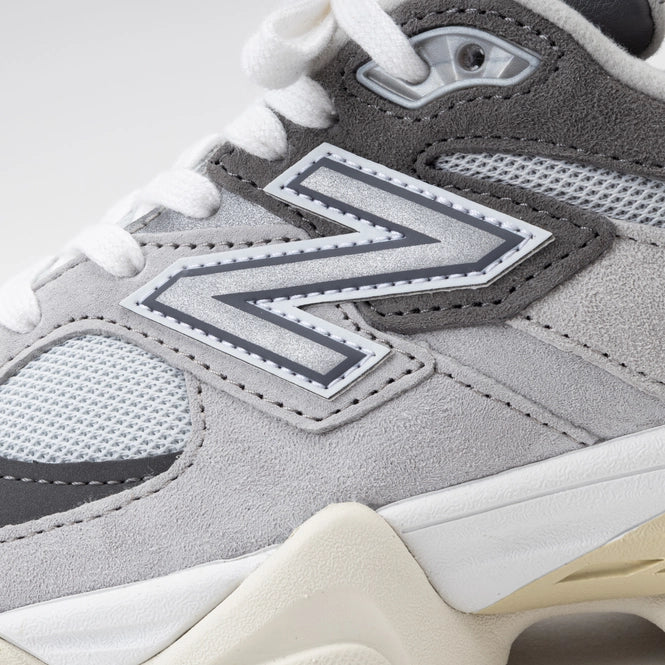 9060 - Grey/White